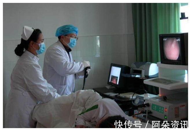 家人|女子每天放屁超过30多次,家人强行送进医院,医生:再拖就晚了