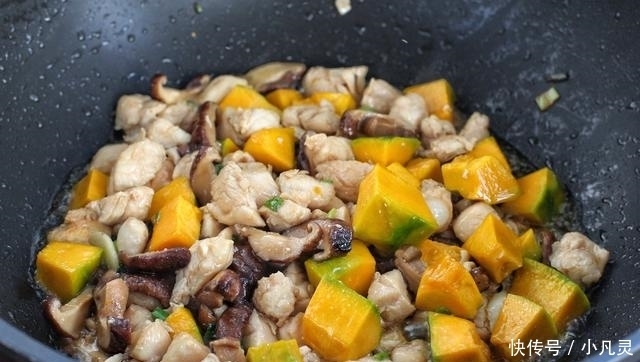 饭菜|懒人米饭做法,饭菜一锅出,营养丰富热量低,减肥期间也能大口吃