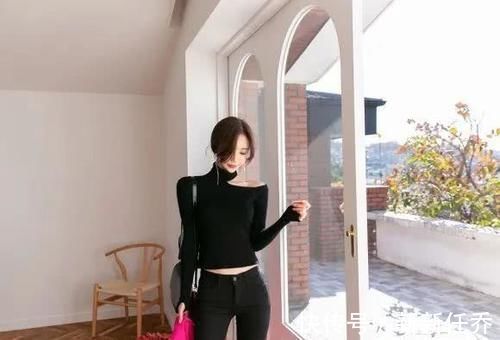 孙允珠|美女穿搭:幻彩玫红镂空时尚小西装,身姿更加线条