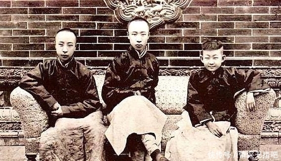 尽显|末代皇帝溥仪生活照：骑自行车摔跤，和泰戈尔合影尽显高贵！