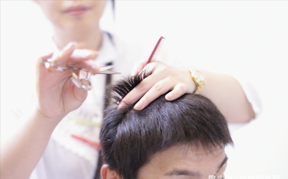 头发|多久剪一次头发合适?有人十天一剪,有人一年剪两次,你怎么看?