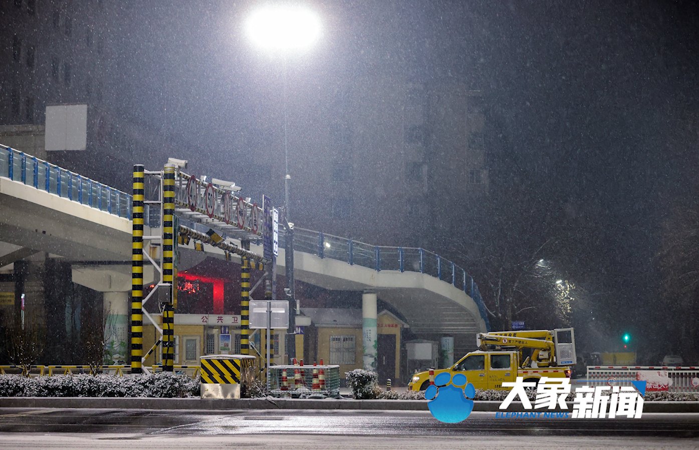 执勤点|谢谢你们， 郑州雪夜中的“守城人”