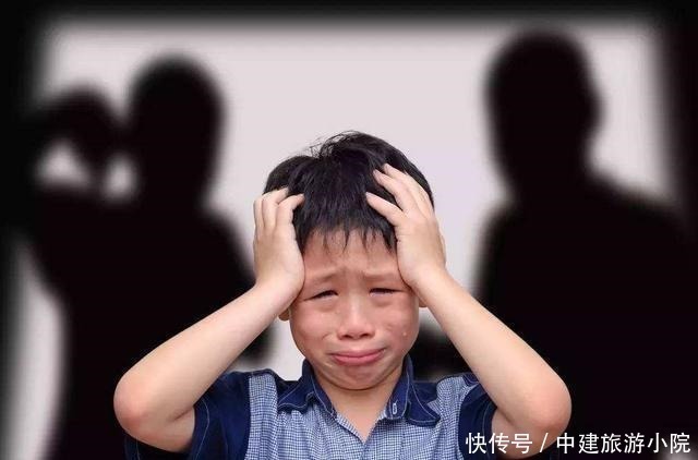 孩子挂在嘴边的4句“口头禅”，是自卑的表现，父母要注意