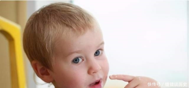 宝宝迟迟不开口?引导孩子说话有窍门,手势、动作、眼神都很重要