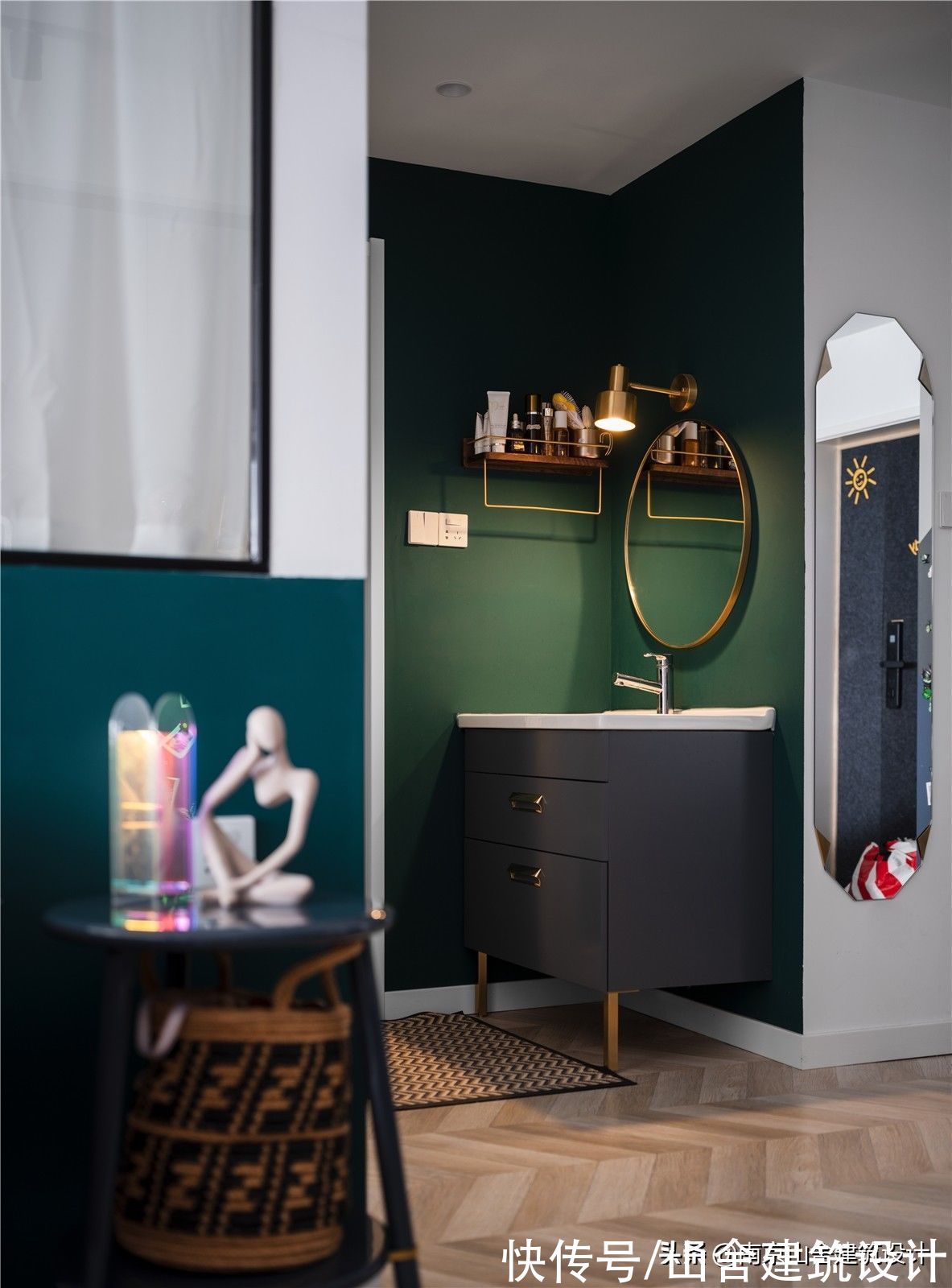 纱帘|现代灰遇上复古绿，混搭出的有色之家