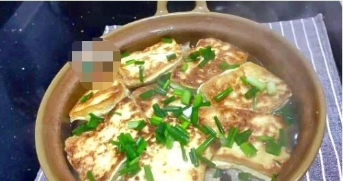 天冷，这菜要多吃，跟豆腐是绝配，焖一锅实在太鲜了，营养又暖身