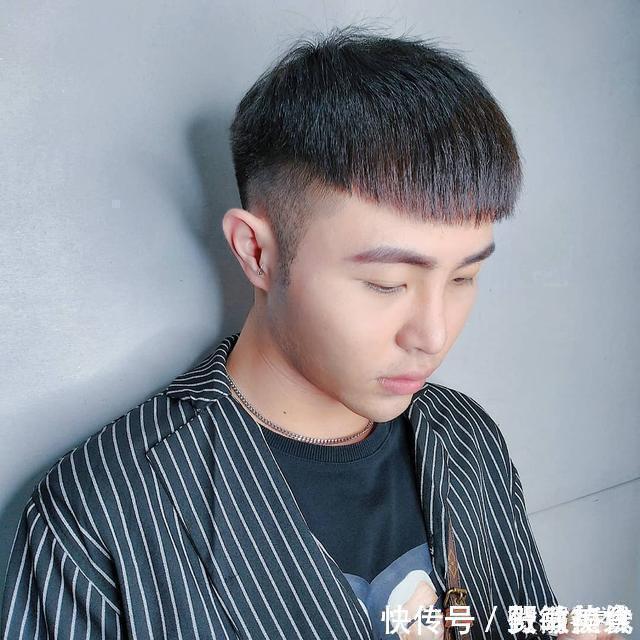 小飞机|发型还在“稍微剪短”吗试试这几种帅气剪法，清爽时尚显精神