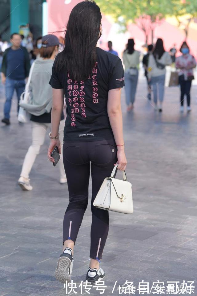 运动裤 改变风格,偶尔试试运动装,展现青春的味道