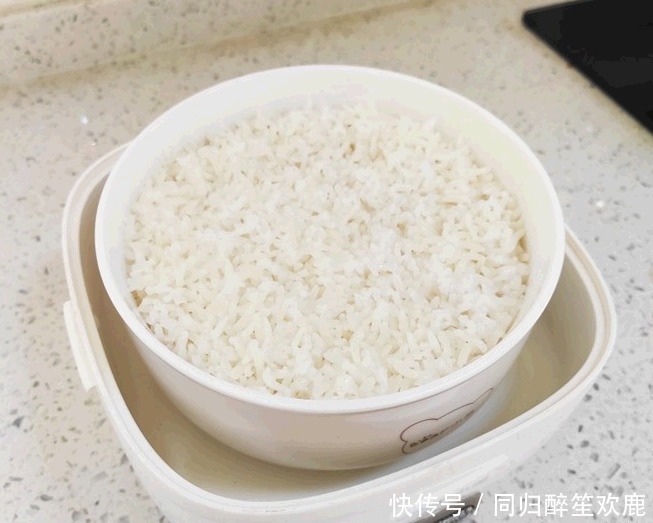 蒸米饭，只加水是外行水里多加这2样，米饭又香又软，粒粒分明