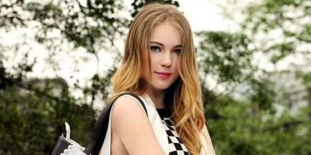 一等奖@俄罗斯美女荣获书法一等奖,成为文化交流学者,书法雅致有味