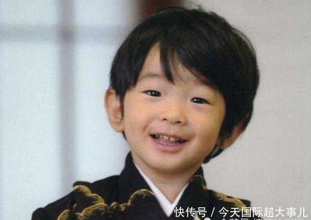 日本悠仁亲王14岁了 王室独苗稳居c位 未来天皇地位远超爱子 快资讯