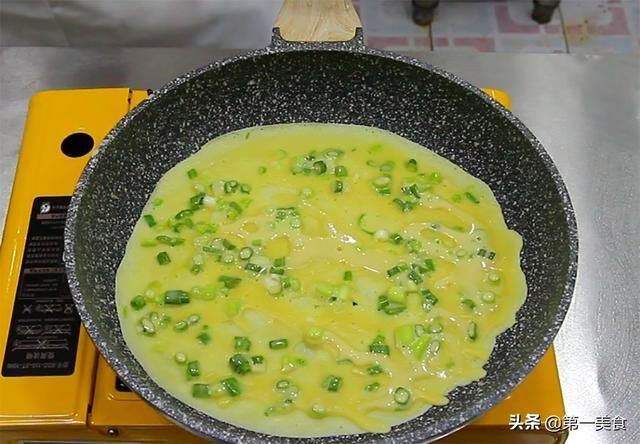 葱白|小葱煎鸡蛋饼最简单的做法，营养美味又好吃，学会了轻松搞定早餐