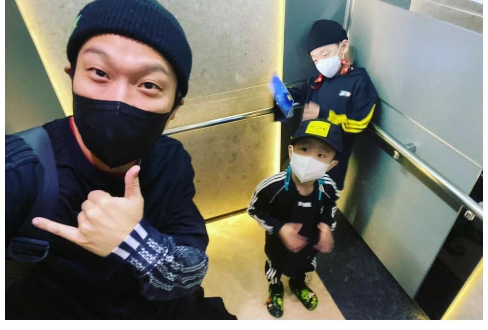 刘在石|Running Man资讯:RM拍摄路透图!全昭旻更新与家人合照!河道权更新与梁世灿合照!