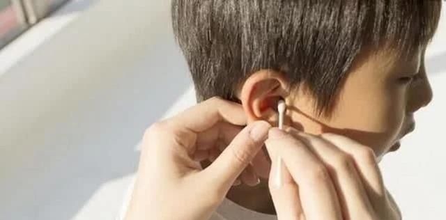 耳垢|五岁男孩出生起就没有掏过耳垢结果他第一次掏,花了5000元