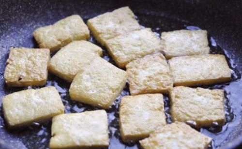 不粘锅|煎豆腐,直接下锅就错了!多做2步,外焦里嫩,不粘锅不掉皮,香
