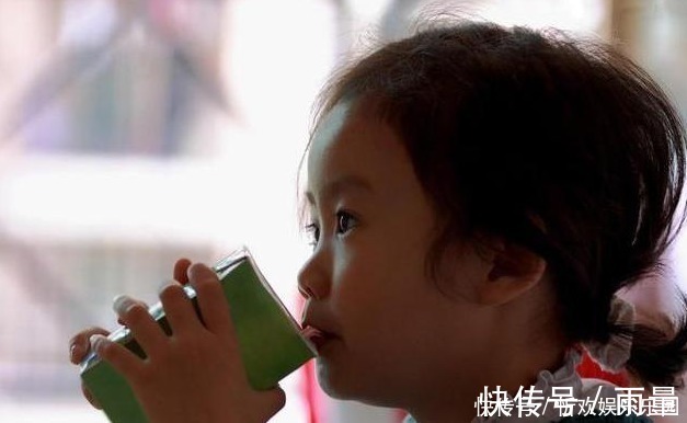 点心|提醒别在3个时间强迫孩子喝水,容易积食还伤脾,父母长点心