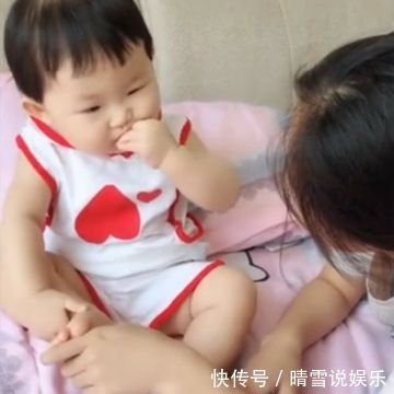 小宝宝|姑姑让小侄女亲自己一口,可亲完之后的反应,姑姑心里都有阴影了