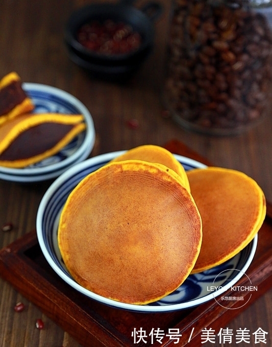 南瓜花样吃法,用平底锅做成点心,又甜又软,外面卖十几块钱一个