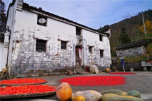 安徽有个与世隔绝的小村庄，风景如画，因交通不便，游客很少知道