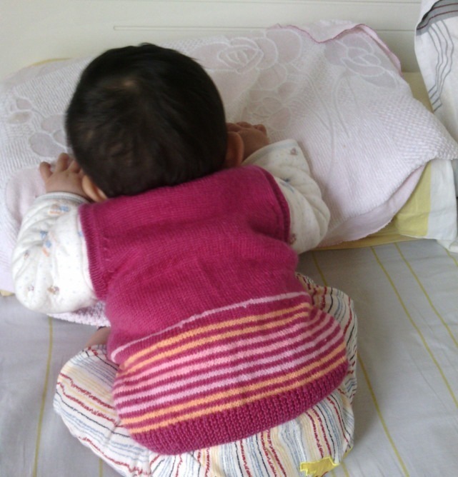 胀气|为啥孩子睡觉爱滚来滚去不一定是热,这4个“苦衷”家长要知道