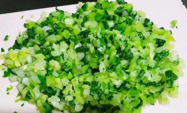 茴香|夏天，用此菜包饺子比韭菜茴香馅好吃，2块钱1把，人人都能买得起