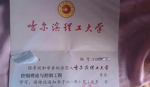 孩子考上“名牌大学”，宝妈发到网上炫耀，却被嘲是“冒牌大学”