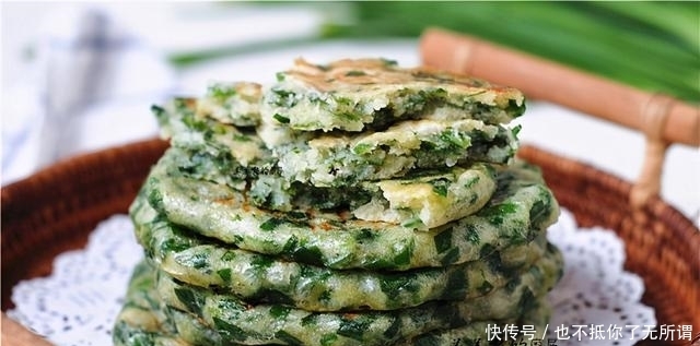 韭菜饼松软有诀窍,教你饭店不外传做法,个个柔软蓬松,真解馋!