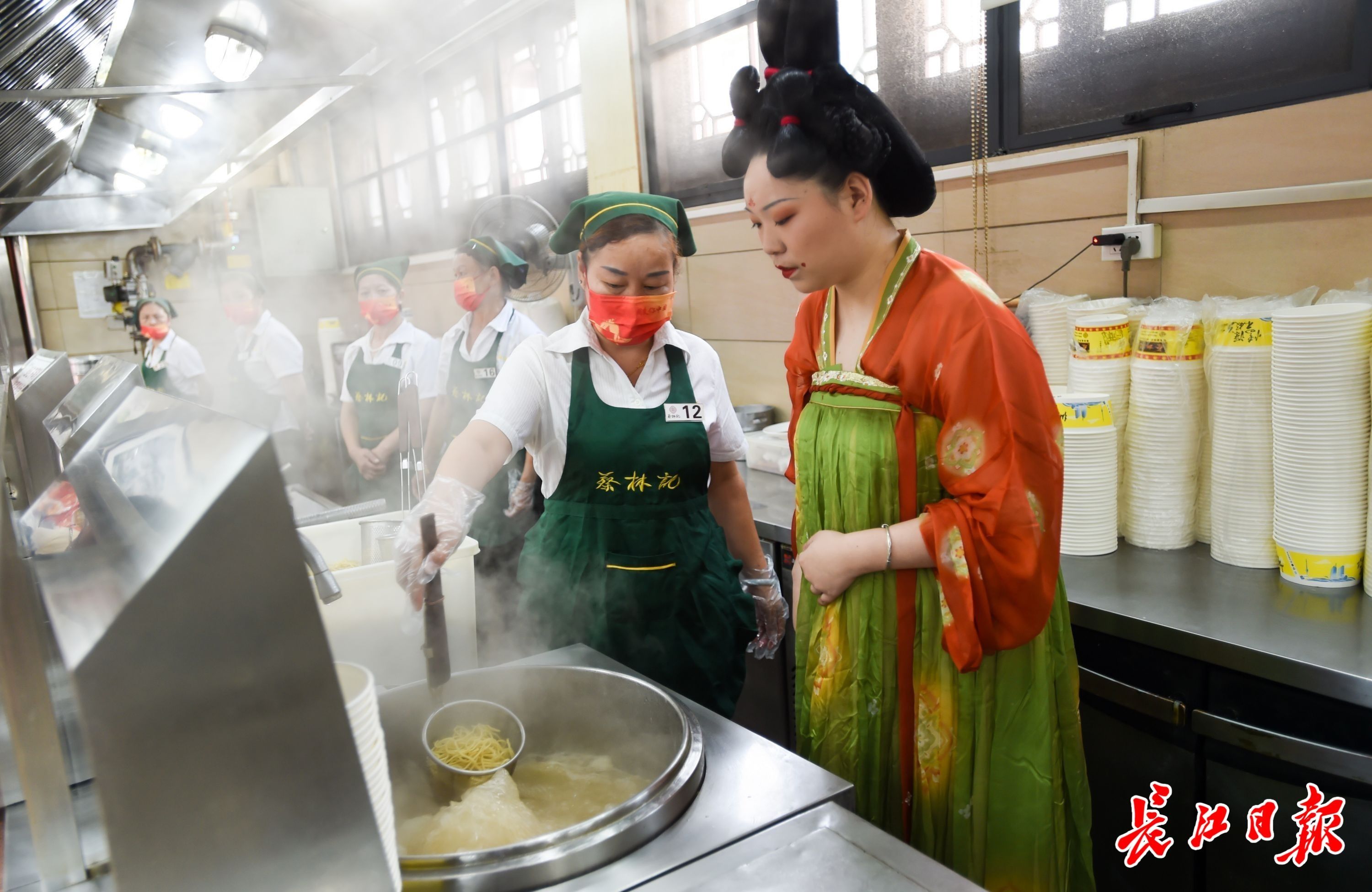 老字号|“唐小妹”拜师蔡林记，武汉热干面节再添一景