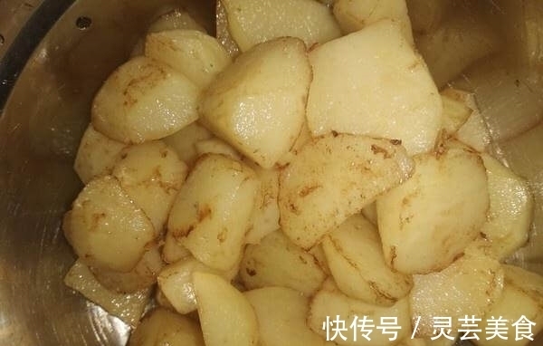 经常吃土豆的注意了，几十年来都吃错了，这样吃才最健康！