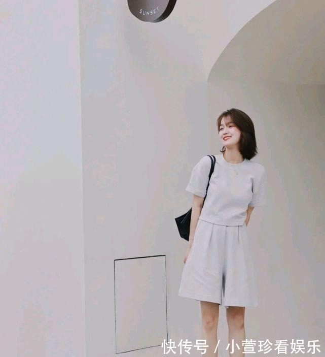 极简|会穿衣搭配很关键,不知道怎么搭配的女生,可以选择极简穿搭风格