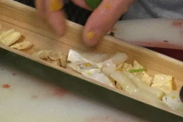 美食｜几位主持人齐齐抬竹子，难道要改行做木工？