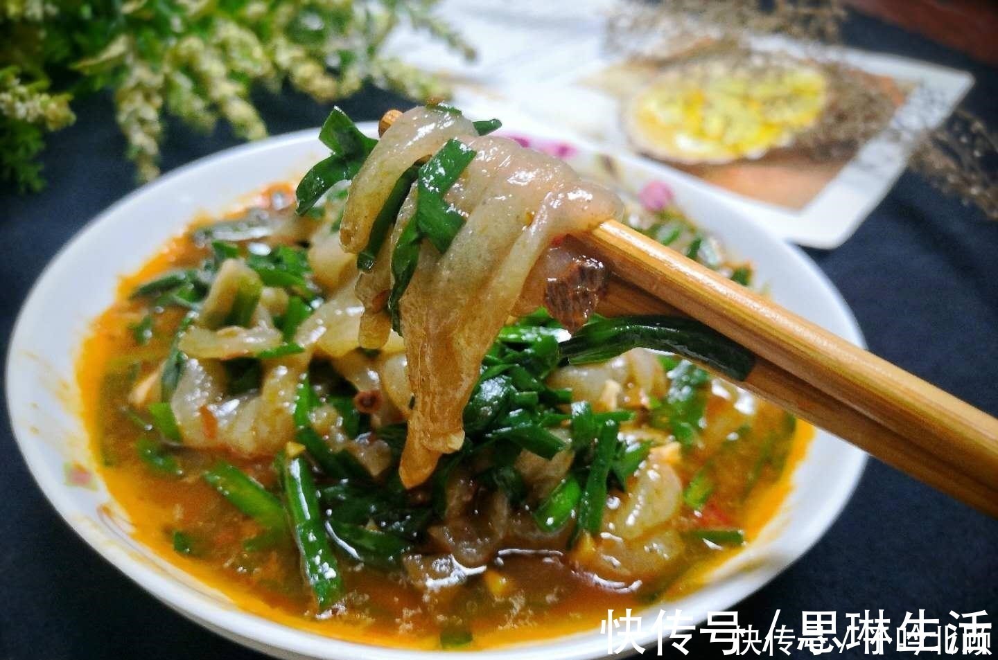 孩子|韭菜和它是天生一对,简单一炒,鲜美可口又滑爽,上桌孩子盯着抢