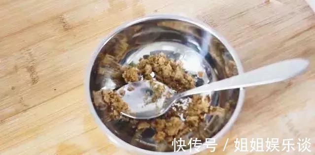 红糖水|糯米粉最好吃的做法,开水一烫,大刀一切,全家人都有爱吃