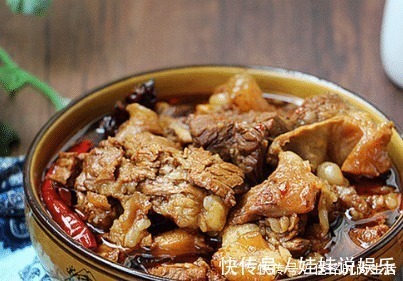 牛肉|炖牛肉时,直接焯水就错了!学会这样做,牛肉软烂入味,特别下饭