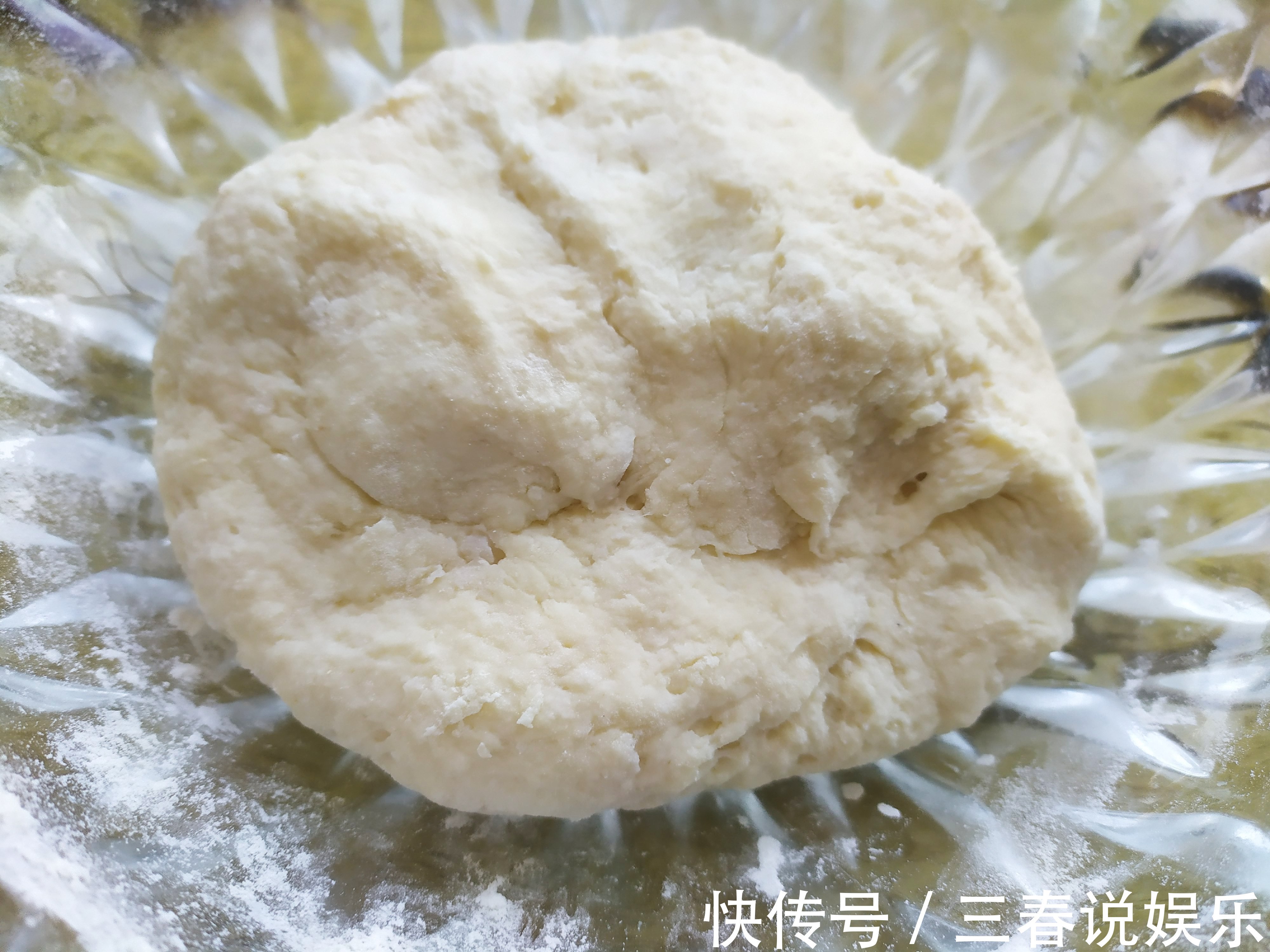 面粉别再蒸馒头了,试试这个做法,孩子一口一个特别喜欢,太香啦