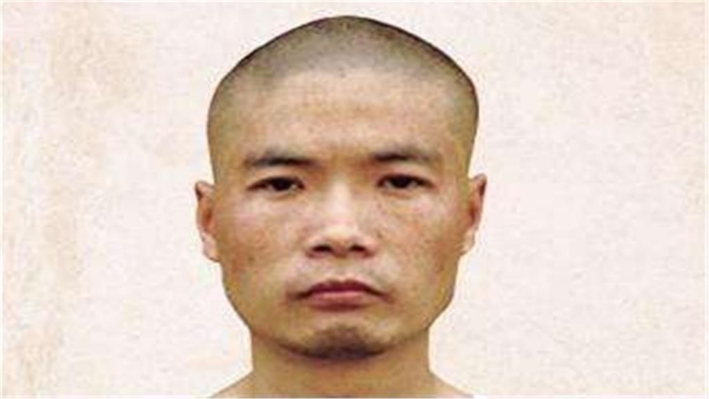 2012年,悍匪周克华被枪毙,窝藏他的女友