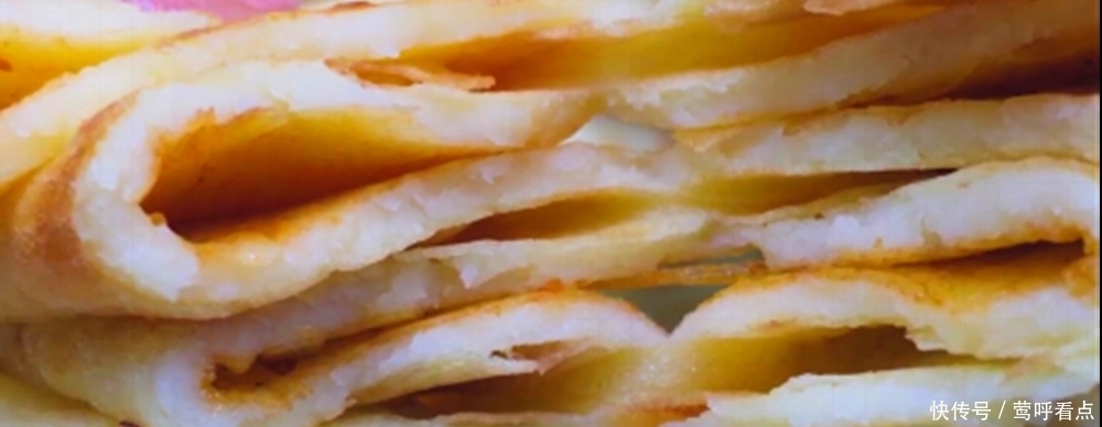 玉米面加3个鸡蛋,不揉面不发面,柔软又筋道,一次10张不够吃