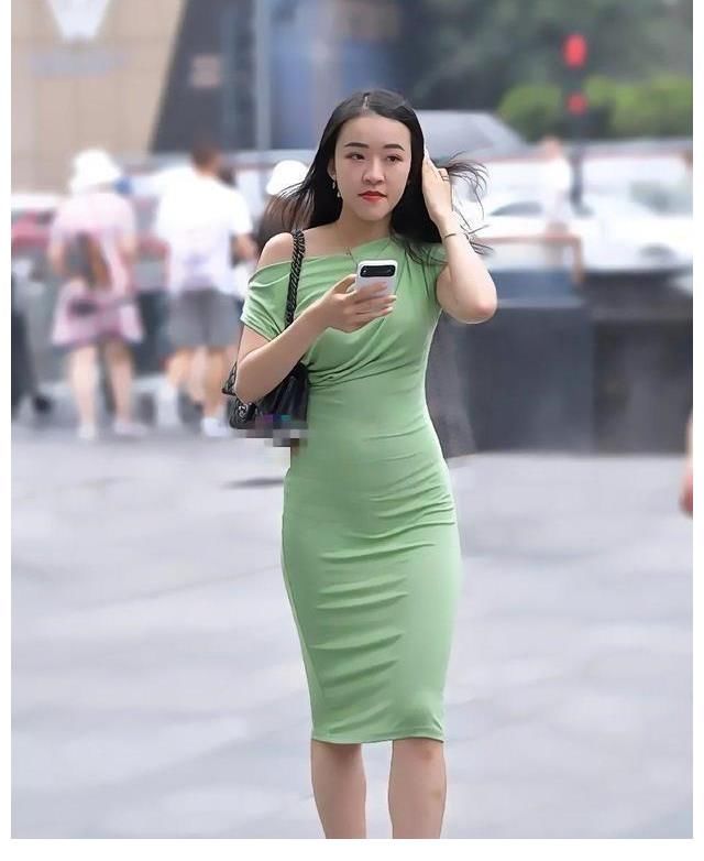 裤子 美而不凡的连衣裙穿搭可爱有气质，个性与气质并存，举止优雅