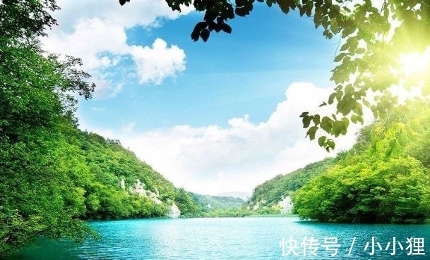 严武|杜甫在江边沉思,创作了一首七律,开篇乃千古名句,结尾很接地气