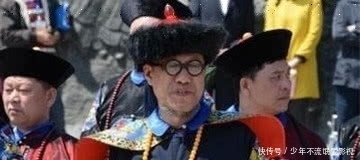 清朝|爱新觉罗家族后人穿龙袍举行祭祖大典，文武百官跪倒一片！