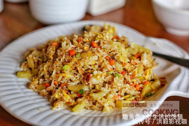 小叔|带同事去小叔店吃夜宵，一桌菜只收100元，结账时弟媳脸都黑了