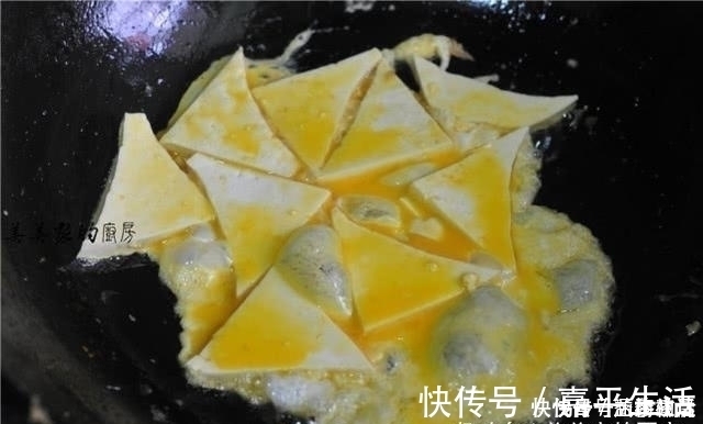 嫩豆腐|煎豆腐时，不要直接下锅，多加一步，豆腐焦黄又嫩滑
