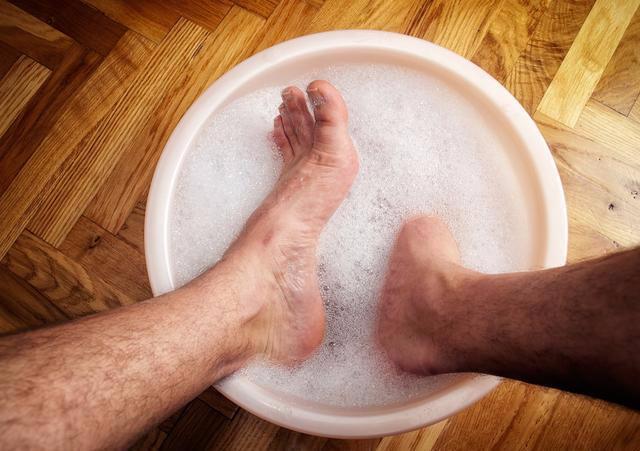 我是大医生|50岁是“长寿关键期”,睡前坚持4个习惯,身体健康,少生病