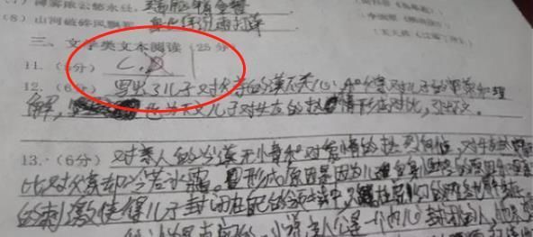 小学生“狂草”试卷曝光，字迹凌乱不像汉字，最后得分很真实