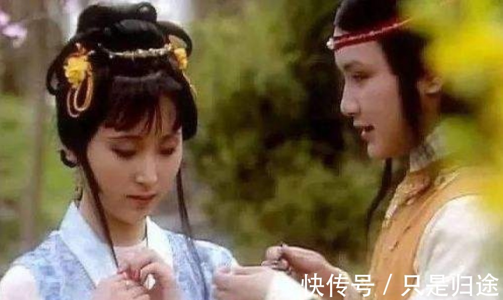 薛姨妈&从宝玉挨打就能看出,金玉本非良缘,就算宝钗走到宝玉床前也没用