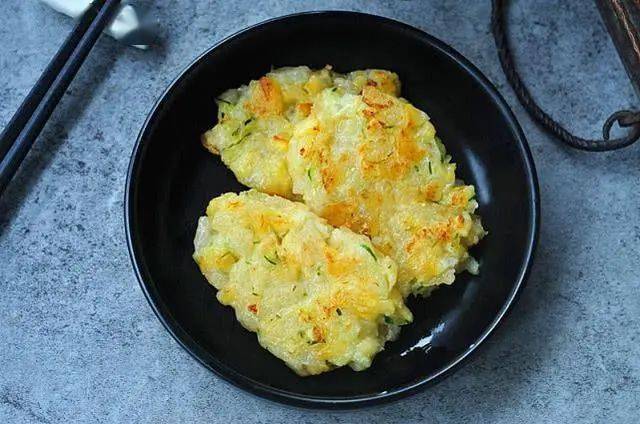 不論男女，早上空腹吃點它，相當于慢跑1小時，口臭便秘慢慢消散