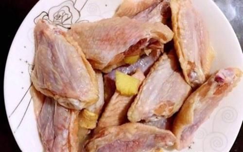  做法|可乐鸡翅早过时了！自从学会这做法，一天两顿也不够，色味俱佳