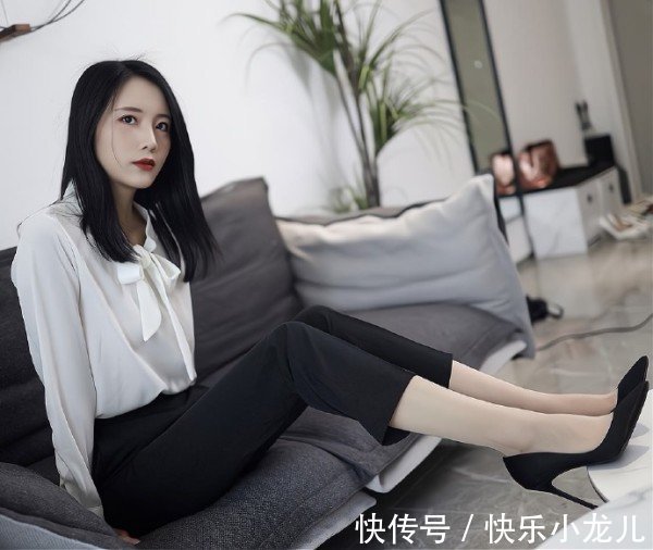 紧身裤 白色衬衫搭配黑色紧身裤职业装突显优雅气质,好美哦