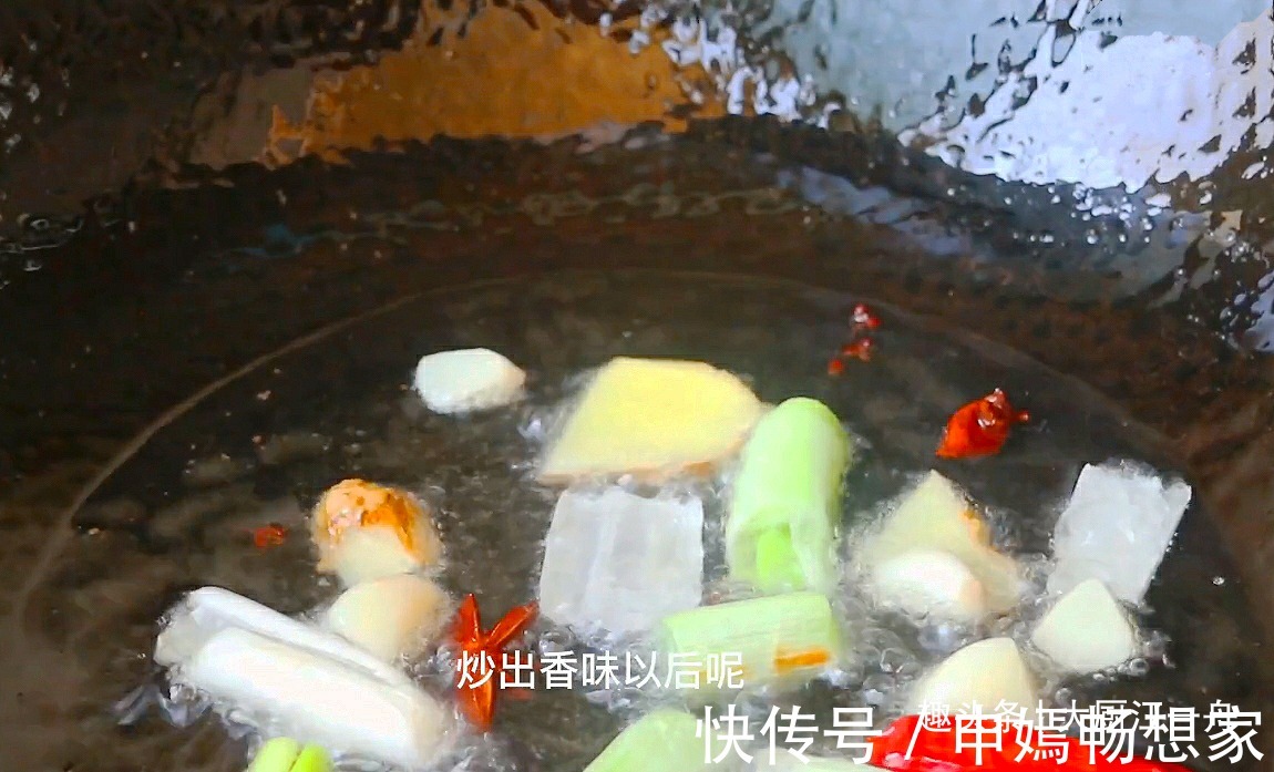 饭店|排骨不管怎么做，切记不要直接焯水，教你饭店做法，不腥还不柴