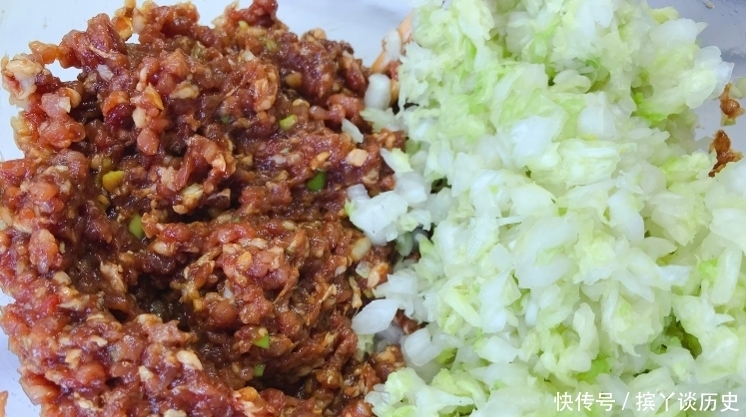 拌饺子馅,先调味还是后调味?做对了,饺子鲜嫩多汁,入味还不腥